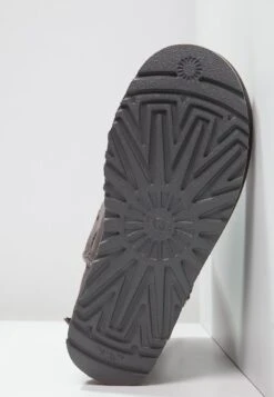 Ugg Bailey Bow - Korte Laarzen - Grey -Dames Schoenenwinkel 04e16e88c3674ea1b533a7269ed9fc2f