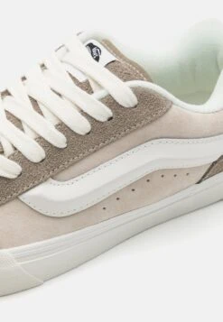 Vans Knu Skool Unisex - Skateschoenen - Beige/Light Brown/White -Dames Schoenenwinkel 238d05ef32444177a29e31853b0263e3