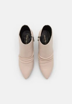 Anna Field Korte Laarzen - Beige -Dames Schoenenwinkel 24d56426afbf4c7aab266a44ce48f8cc