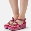 Alma En Pena Sandalen Met Sleehak - Fuxia -Dames Schoenenwinkel 2707cedf0f5b4703bd6a2b1401c44f45