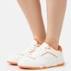Sneakers Laag - White/Orange 1 Sneakers Laag - White/Orange -Dames Schoenenwinkel 28cb5d2d216347e481ba984f808de516