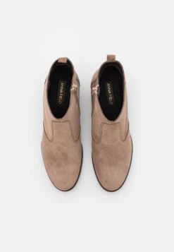 Leather - Cowboy-/Bikerlaarsjes - Taupe 13 Leather - Cowboy-/Bikerlaarsjes - Taupe -Dames Schoenenwinkel 31439f38e4674f7495916fa4d253a286