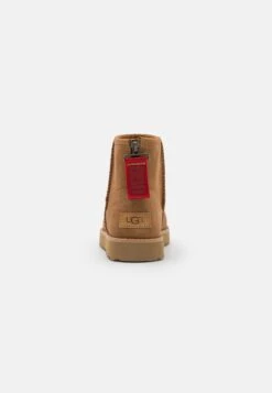 Ugg Classic Mini Logo Zip - Korte Laarzen - Chestnut 11 Ugg Classic Mini Logo Zip - Korte Laarzen - Chestnut -Dames Schoenenwinkel 32018fa881d0416b9ff8c56586cf1ca5