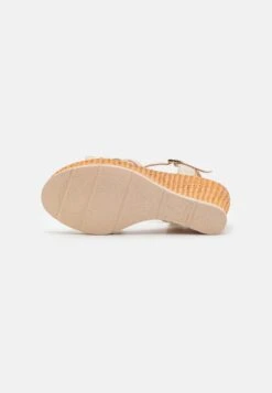 Tamaris Sandalen Met Hoge Hak - Light Gold -Dames Schoenenwinkel 3ab0ff6d800a43aca71764f56797bcab