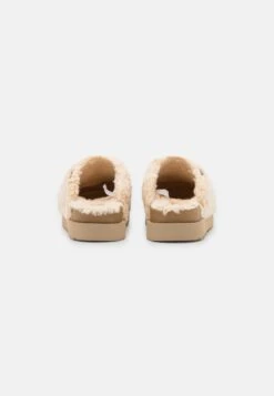 Ugg Fuzz Sugar - Pantoffels - Natural 11 Ugg Fuzz Sugar - Pantoffels - Natural -Dames Schoenenwinkel 615ec063c8304127b2f5a536055df7ae