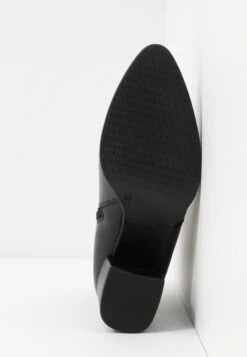 Anna Field Leather - Korte Laarzen - Black -Dames Schoenenwinkel 7f870b1f66a44c7d88258333fefb9857