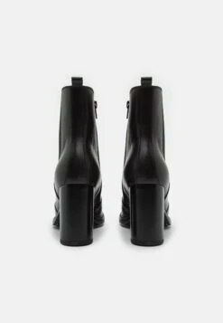 Leather- Enkellaarsjes Met Hoge Hak - Black -Dames Schoenenwinkel 8285c3f6f7d94045bb79e27db56d5a46
