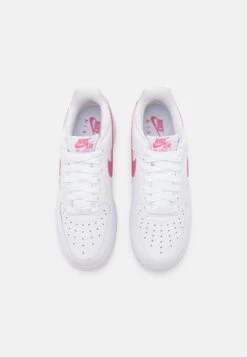 Nike Sportswear W Air Force 1 07 Ess Trnd - Sneakers Laag - White/Desert Berry 11 Nike Sportswear W Air Force 1 07 Ess Trnd - Sneakers Laag - White/Desert Berry -Dames Schoenenwinkel 87301f0977bd4de993421f7daecdfbff