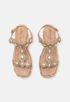 Alma En Pena Sandalen Met Sleehak - Beige -Dames Schoenenwinkel 95ad3eb72c8b4812b064e413e60bd6f5