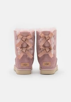 Ugg Bailey Bow - Korte Laarzen - Rose Grey -Dames Schoenenwinkel 9c242b3c6b994e2da84b5c62e188470b