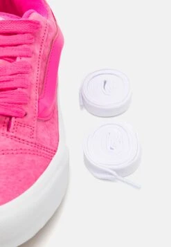 Vans Knu Skool Unisex - Skateschoenen - Pink Glow 13 Vans Knu Skool Unisex - Skateschoenen - Pink Glow -Dames Schoenenwinkel a59914d850ec4203990fc5f6b9449100
