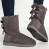 Ugg Bailey Bow - Korte Laarzen - Grey -Dames Schoenenwinkel aa2da5fe7ecb456b8e1f9c6957306c7f