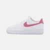 Nike Sportswear W Air Force 1 07 Ess Trnd - Sneakers Laag - White/Desert Berry -Dames Schoenenwinkel ab884a09c8ed41739d9ad547c1d6b282