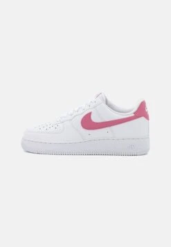 Nike Sportswear W Air Force 1 07 Ess Trnd - Sneakers Laag - White/Desert Berry