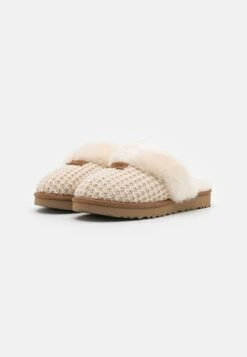 Ugg Cozy - Pantoffels - Cream -Dames Schoenenwinkel b447d3eb2eee4d598de74ea451e5634d