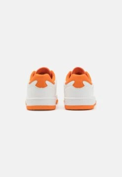 Sneakers Laag - White/Orange -Dames Schoenenwinkel b768a6b6e70c4437b497c334a5073b87