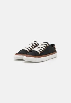 Wide Fit - Sneakers Laag - Black -Dames Schoenenwinkel ba85ab66469c4fd7a30159ace3a0690c