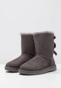 Ugg Bailey Bow - Korte Laarzen - Grey -Dames Schoenenwinkel e6f85be4eff5429c9be1d6f252cd591b