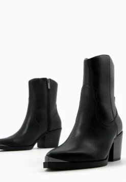 BERSHKA Heeled With Metallic Toe - Cowboy-/Bikerlaarsjes - Black -Dames Schoenenwinkel e7f66c8e19b24156ab500769fcf9a621