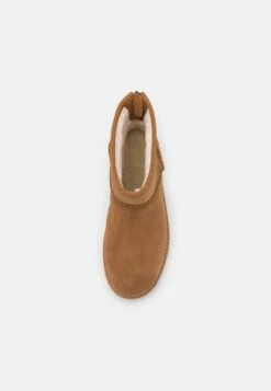 Ugg Classic Mini Logo Zip - Korte Laarzen - Chestnut 13 Ugg Classic Mini Logo Zip - Korte Laarzen - Chestnut -Dames Schoenenwinkel f92e16fb60bc4ddfa7ea61b712375f9d